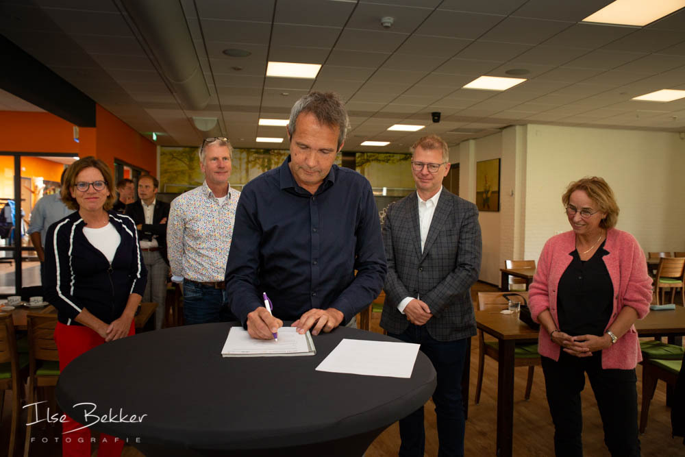Ondertekening Achterhoek in Beweging